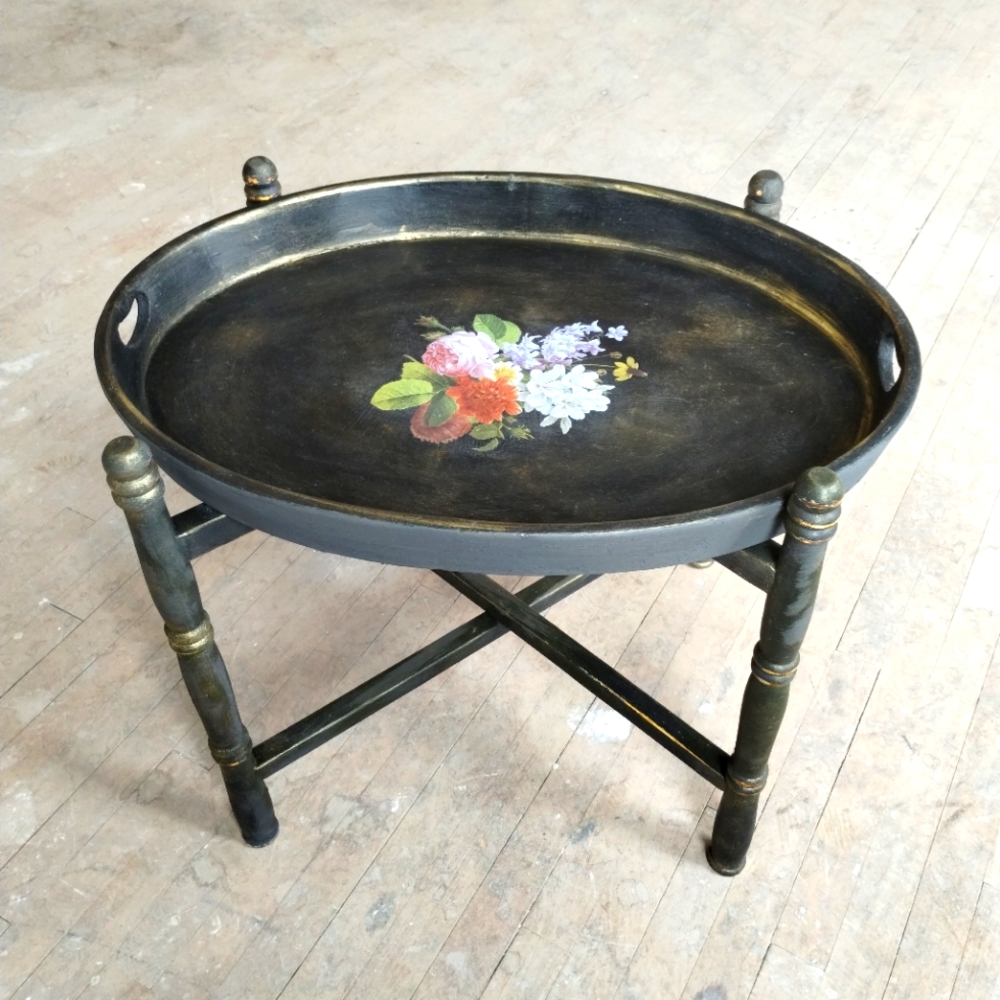 Tray table
